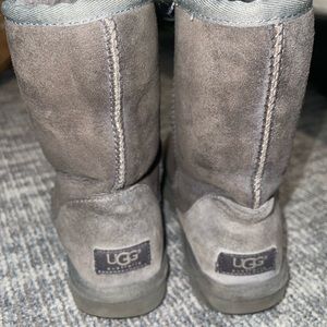 GREY SIZE 7 uggs